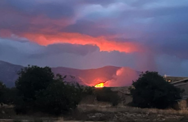 Otra perspectiva del incendio en Santa Cilia.