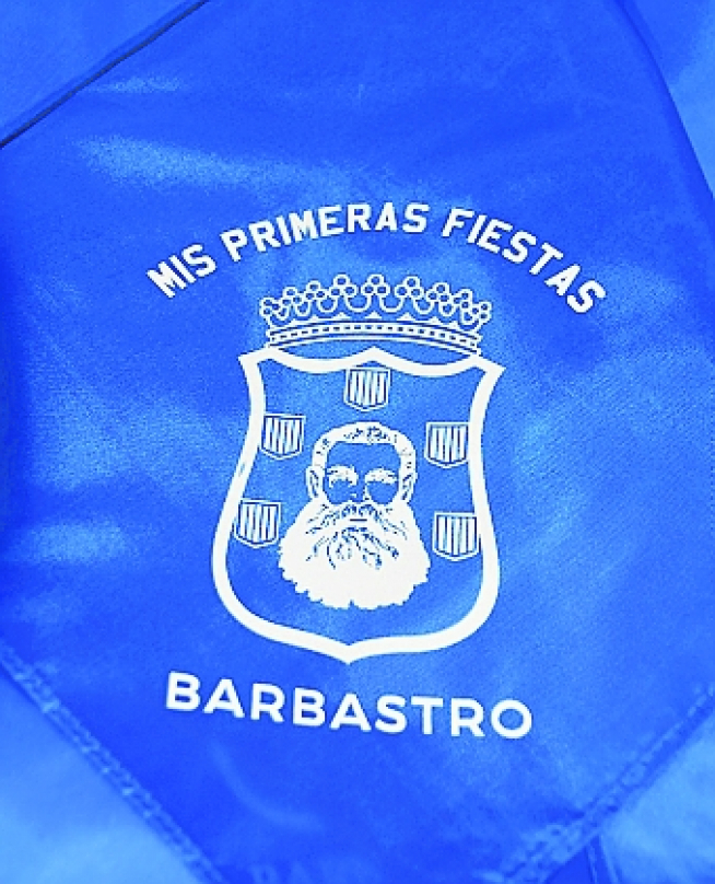 Un de las pañoletas de “Mis primeras fiestas”.