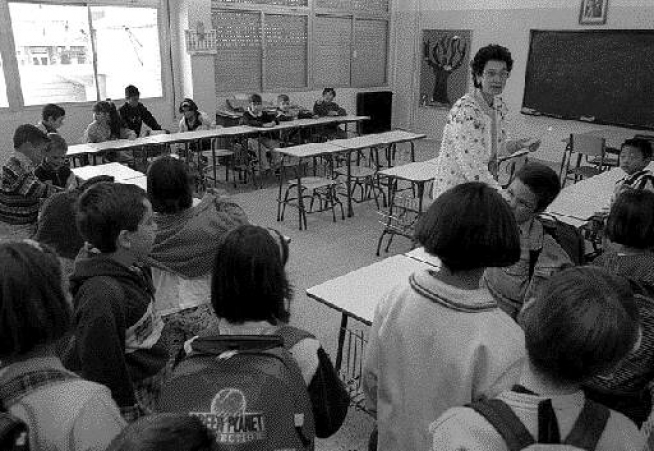 Estudiantes del colegio Sancho Ramírez en clase en el año 1998.