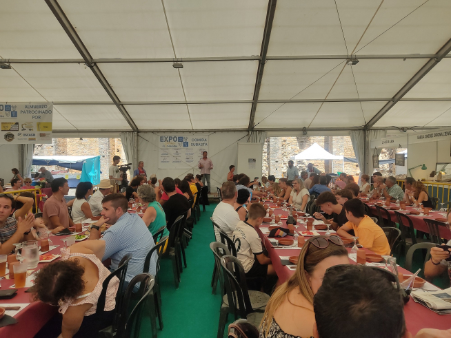 Comida en la última edición de la Expoferia de Sobrarbe.