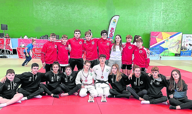 Componentes de la Escuela Club Judo Ibón de Huesca en Cantabria.