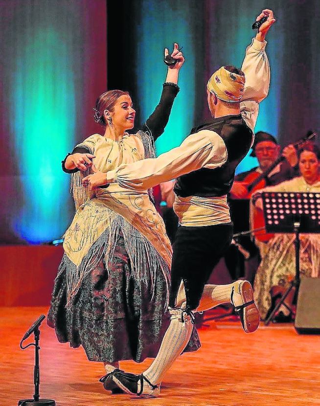 María Pérez forma parte del elenco de bailadores.
