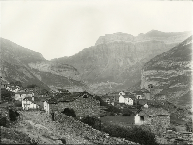 Fotografía de Lucien Briet de la localidad de Torla.