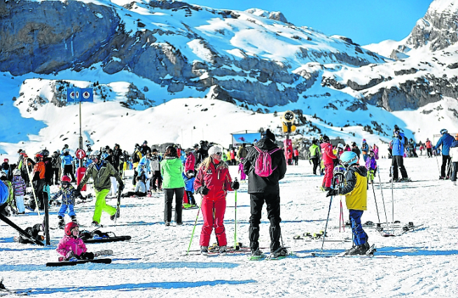 Candanchú, con 50 kilómetros esquiables, es la estación decana.
