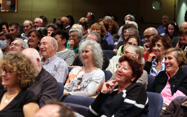 El público llenó el salón de actos del Centro Ibercaja Huesca.