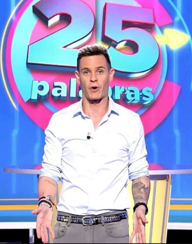 Christian Galvez presenta el concurso 25 palabras en Telecinco.