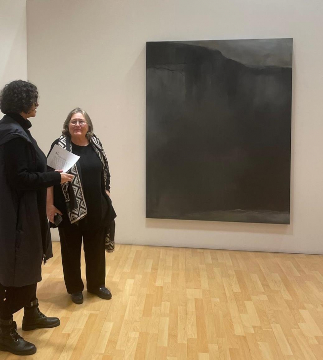 Teresa Salcedo en la exposición de La Casa Amarilla.