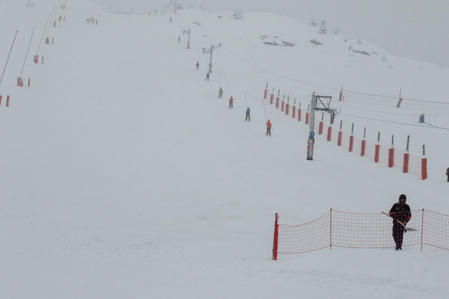 Esquiadores este martes en la estación de Candanchú.