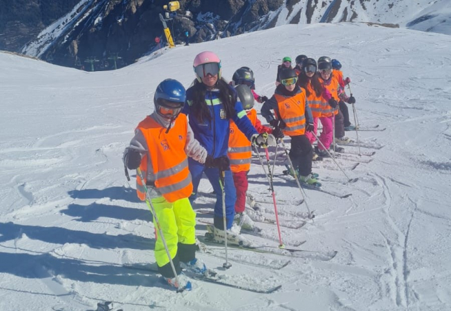Cerca de mil niños y niñas de colegios de Aragón han esquiado en Panticosa en la Semana Blanca.