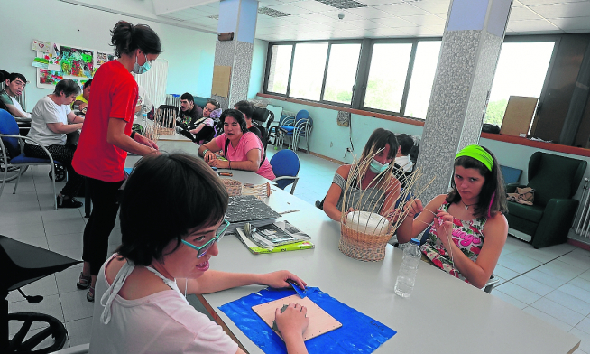 Actividades en la residencia de Aspace Huesca en la capital altoaragonesa.
