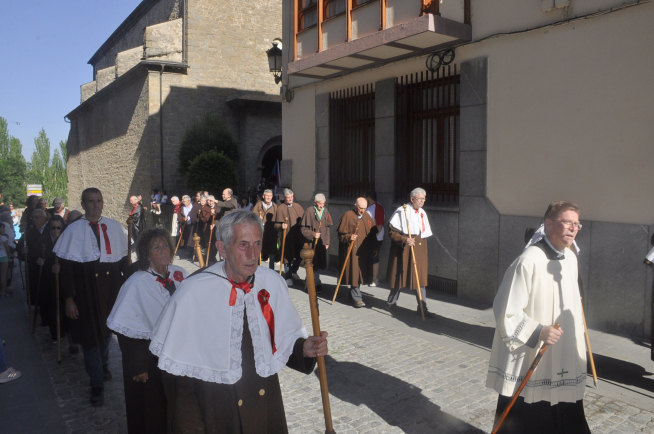 Los romeros de Santa Orosia, al inicio de la procesión.