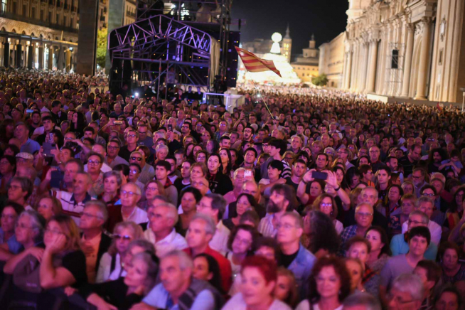 Miles de personas disfrutaron del concierto.
