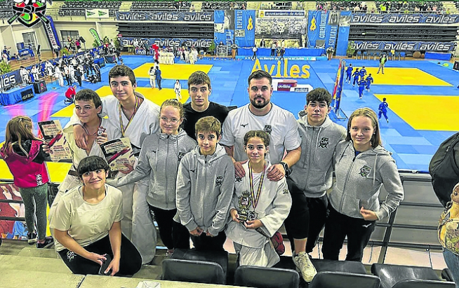 Expedición del Club Judo Huesca en el trofeo Villa de Avilés.