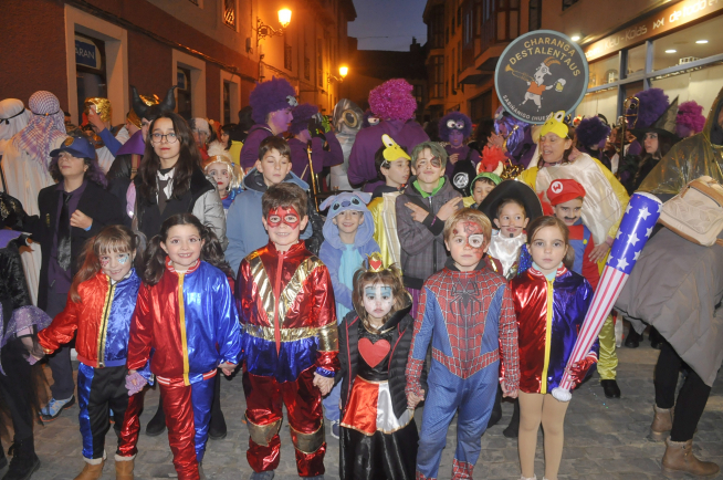 Niños disfrazados en el Carnaval de Jaca.