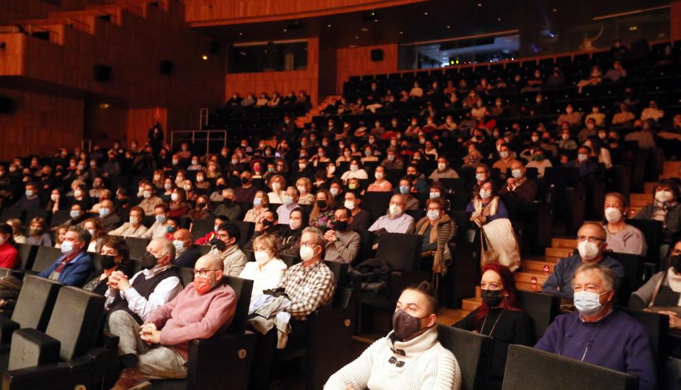 Público asistente al concierto de la Banda de Música de Huesca por el 125 aniversario de la Cruz Roja.