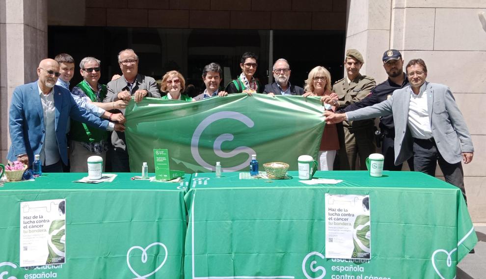 La cuestación en Huesca recibió el apoyo de las Fuerzas Armadas, Policía Nacional, Guardia Civil, Policía Local y representantes institucionales.