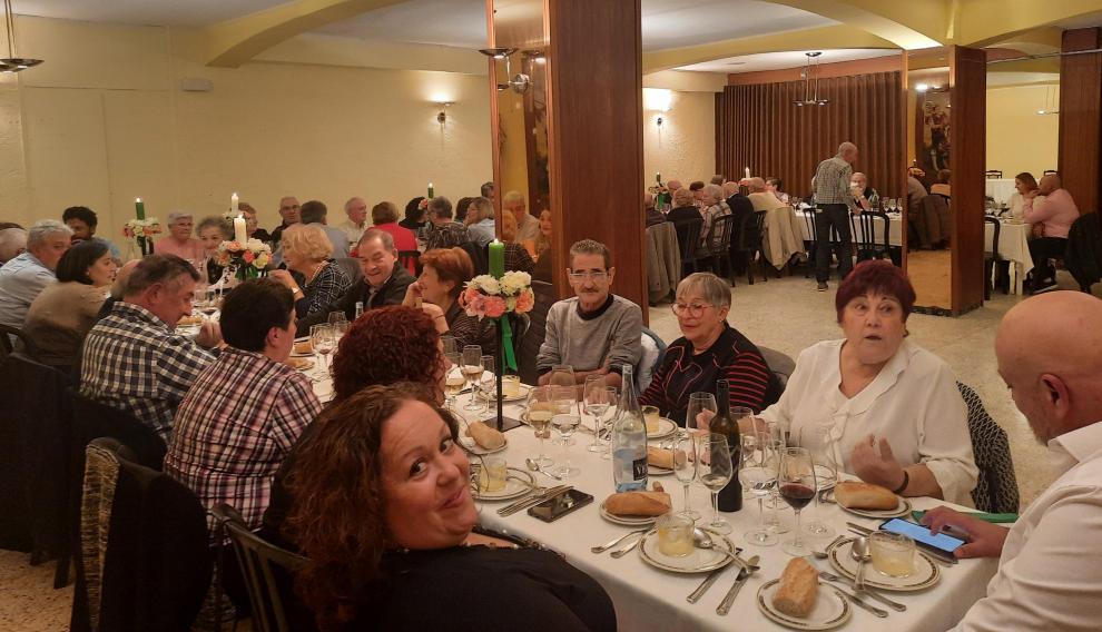 La cena solidaria reunió a un total de 53 personas en el restaurante del Hotel Lleida.