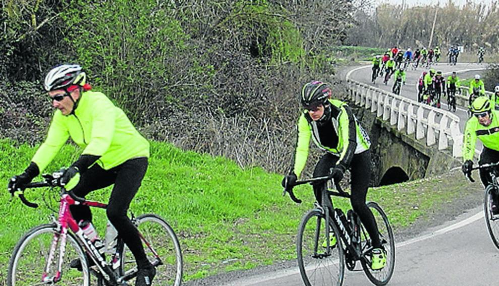 Vuelta a la actividad cicloturista por parte del Club Ciclista Oscense, que realizaron una salida hasta Alquézar.