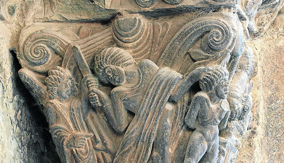 Capitel del sacrificio de Isaac en una de las portadas de la Catedral de Jaca.