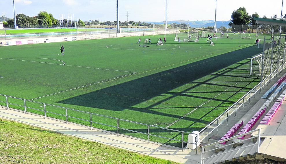 El estadio de hierba artificial recibirá una inversión superior a 200.000 euros.