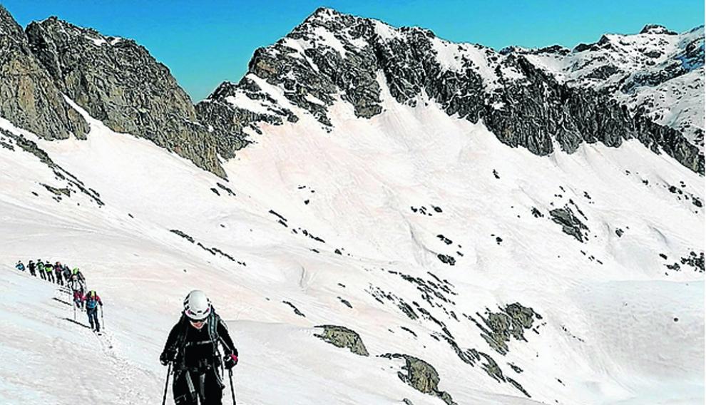 Los deportistas transitaron el pasado domingo por el circo de Arnales durante su extenso recorrido por las montañas del Valle de Tena.