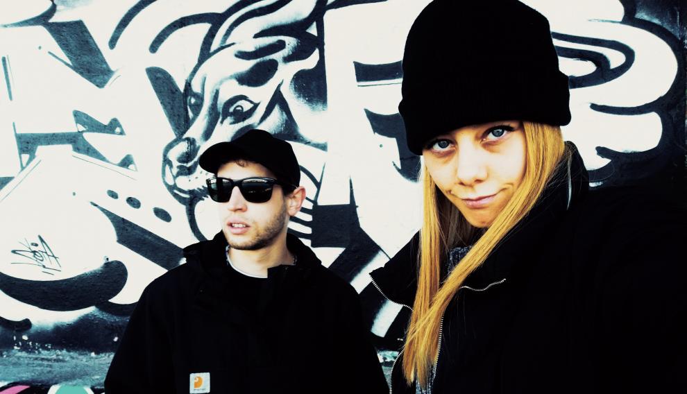 Laura LaMontagne y Pico Amperio.