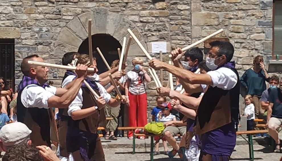 El Encuentro de Paloteau marcó la jornada matinal en Aragüés del Puerto.