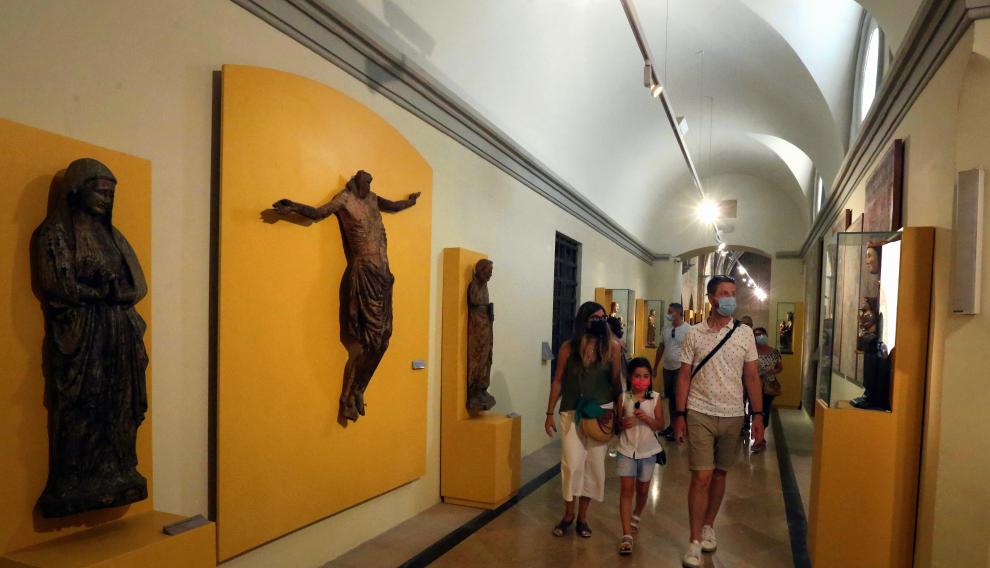 La gran colección de arte sacro del Museo Diocesano sorprende a los visitantes.
turistas visitantes
foto pablo segura
12 - 8 - 21