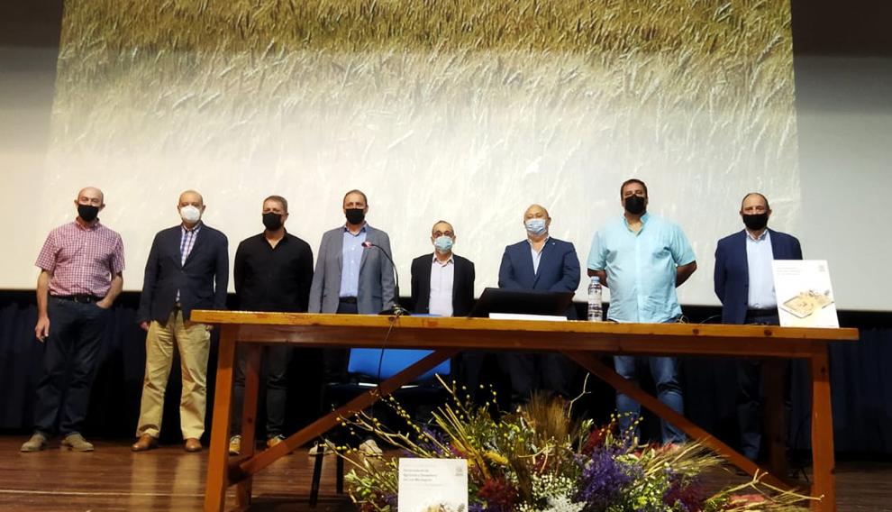 Foto de grupo de los participantes en la clausura de la Semana Agraria de Uaga, este viernes en Femoga.