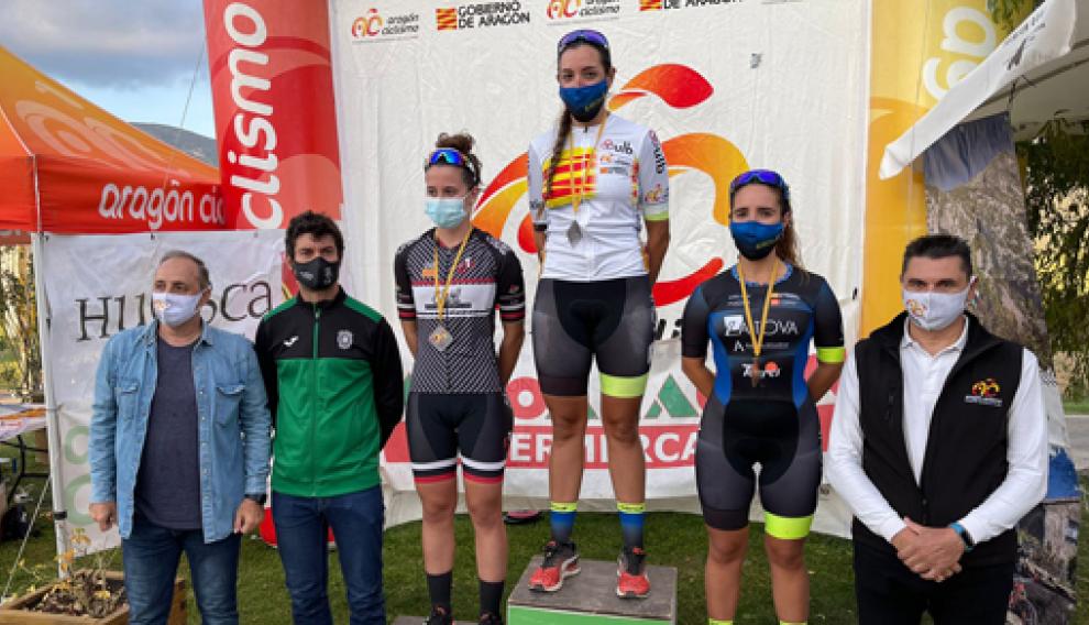 La Tova Asesoría Almudévar logró el título y el tercer puesto en categoría femenina.