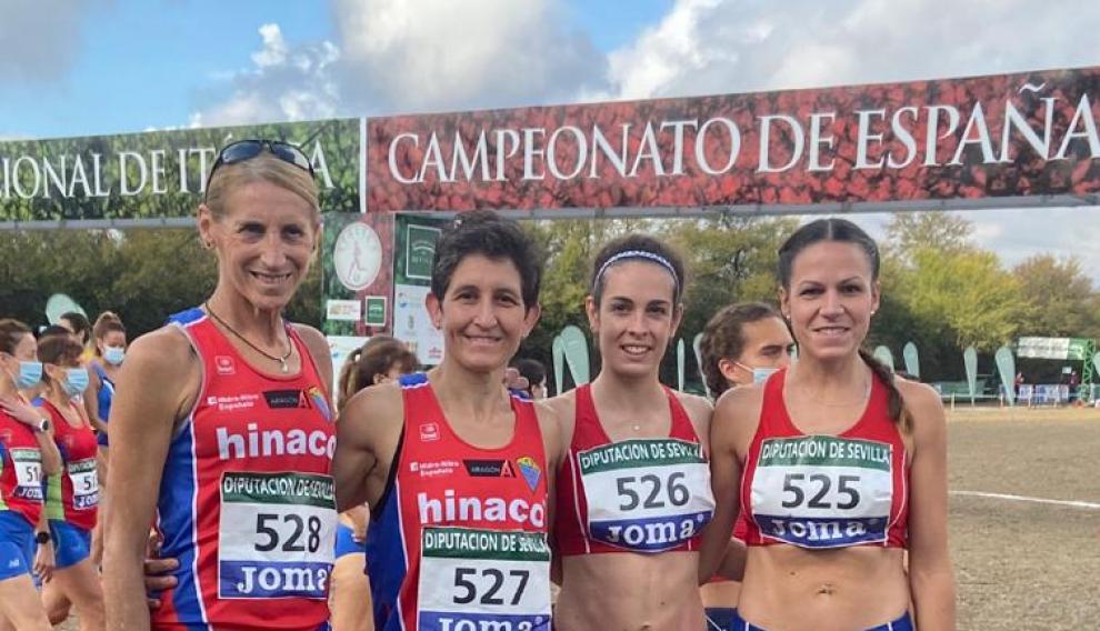 Equipo femenino de Hinaco en Sevilla.