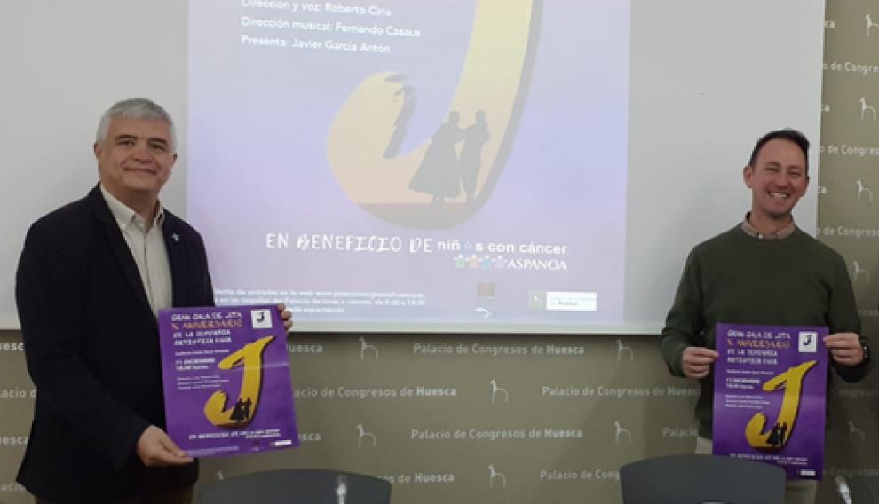 Juan Carlos Acín y Roberto Ciria presentaron la actuación de la Compañía Osca.