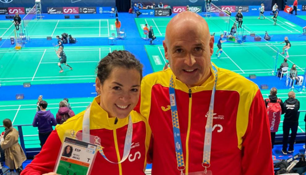 Los jugadores de Bádminton Huesca Reyes Arcas y Pablo Puertas.