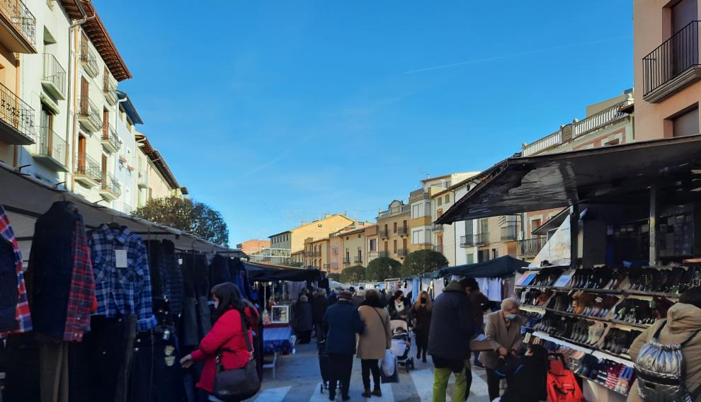 La Feria de Santa Lucía ha contado con menos puestos que en anteriores ediciones.