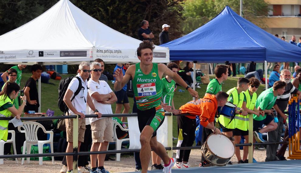 Christian Iguacel, ganador del 400 con mínima para el Mundial Universitario de China.