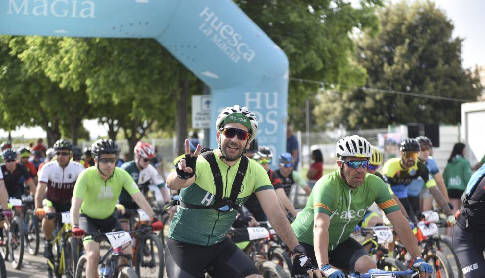 Buen ambiente entre los ciclistas en el momento de arrancar