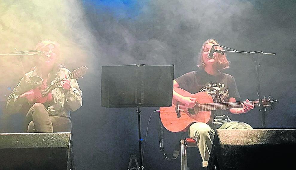 El dúo Ixeya bajará el telón musical este domingo en la plaza de la Iglesia de Agüero.