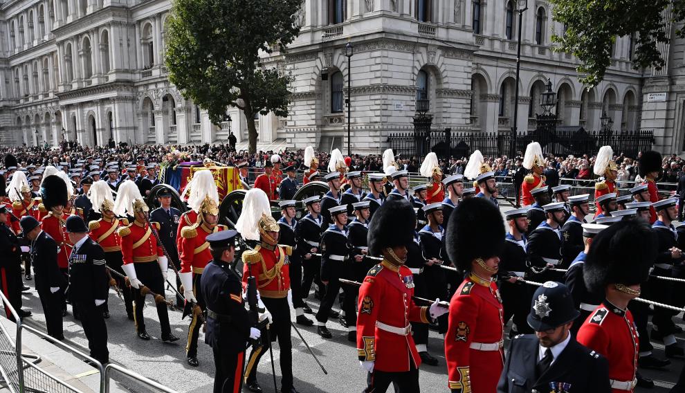 Las calles de Londres estuvieron abarrotadas de miles de personas que querían dar el último adiós a Isabel II.