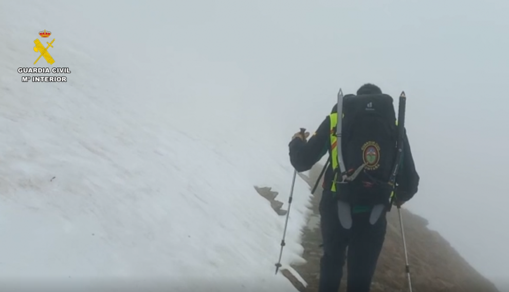 Arduas labores de rescate por la mala climatología.