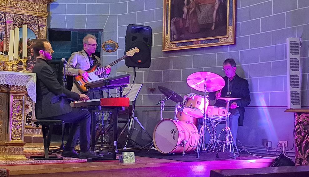 Trío Gradus fue el encargado de poner la notamusical en este acto literario.