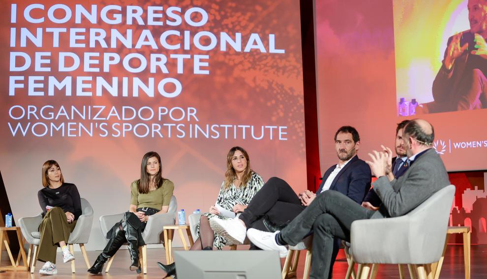 La tercera mesa coloquio, 'Deporte femenino como unidad de Negocio', del I Congreso Internacional de Deporte Femenino