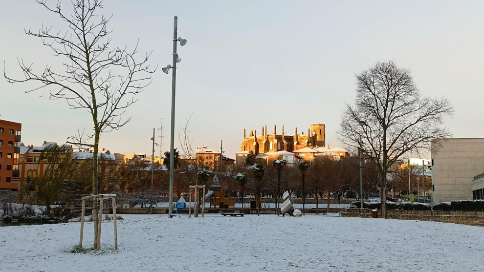 La nieve caída durante la noche ha dejado bonitas estampas dignas de una postal.