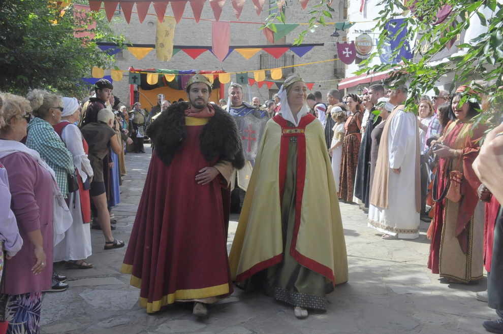 Bailo celebra la 7ª recreación histórica de la llegada del Santo Grial.