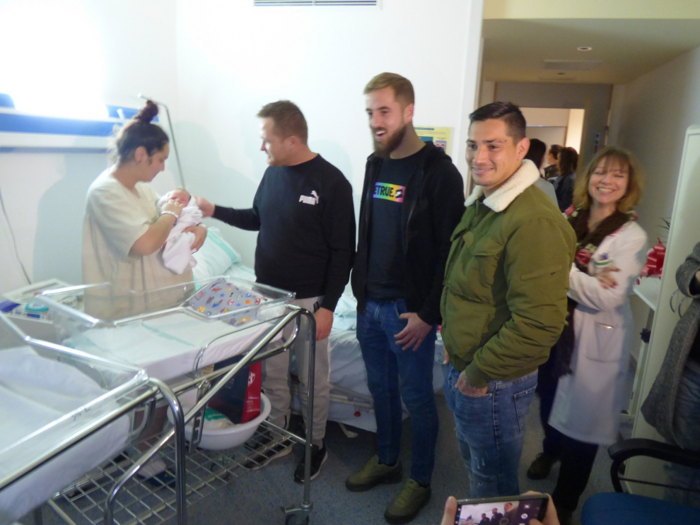 Visita de Pulido y Chimy Ávila al Hospital de Barbastro