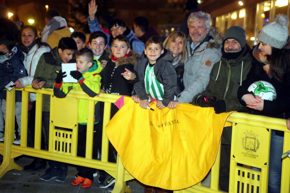 Imágenes de la llegada del Betis a Huesca