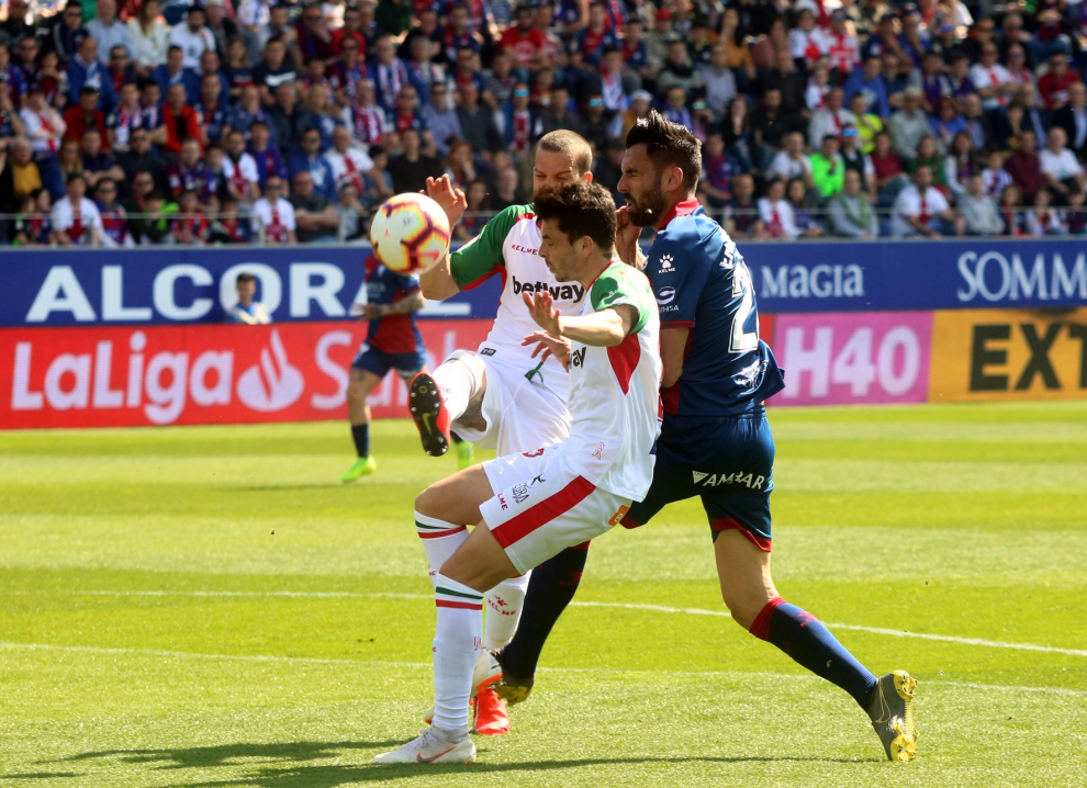 El Huesca cae derrotado ante el Alavés