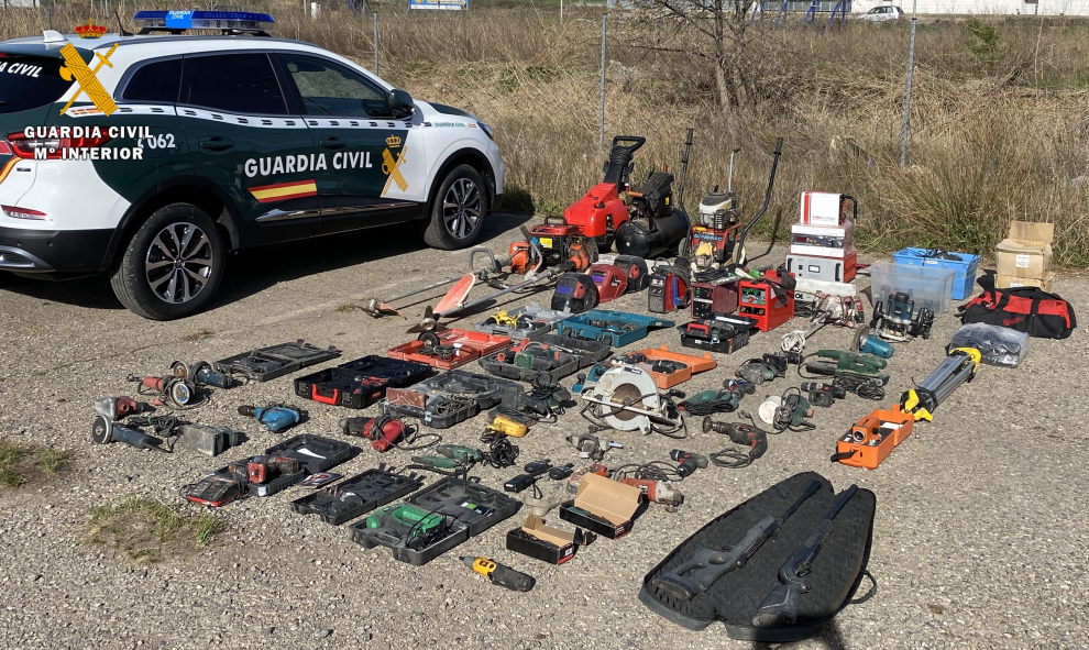 Imágenes de los objetos robados facilitadas por la Guardia Civil.