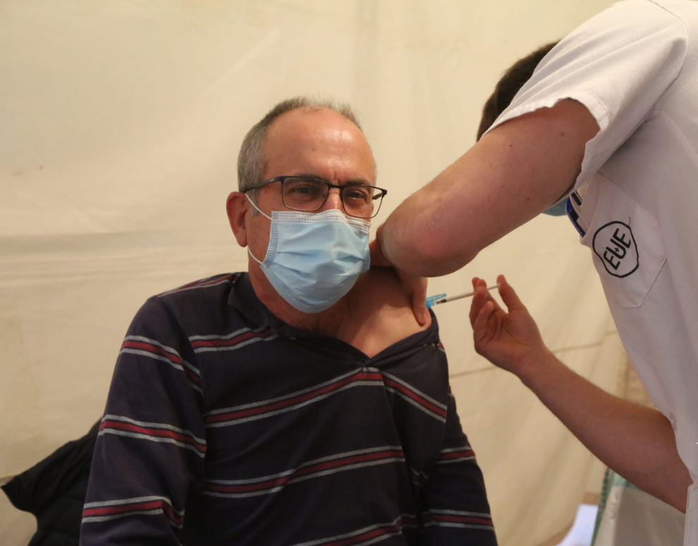 Vacunación masiva en la Asociación de Vecinos del barrio de San Lorenzo