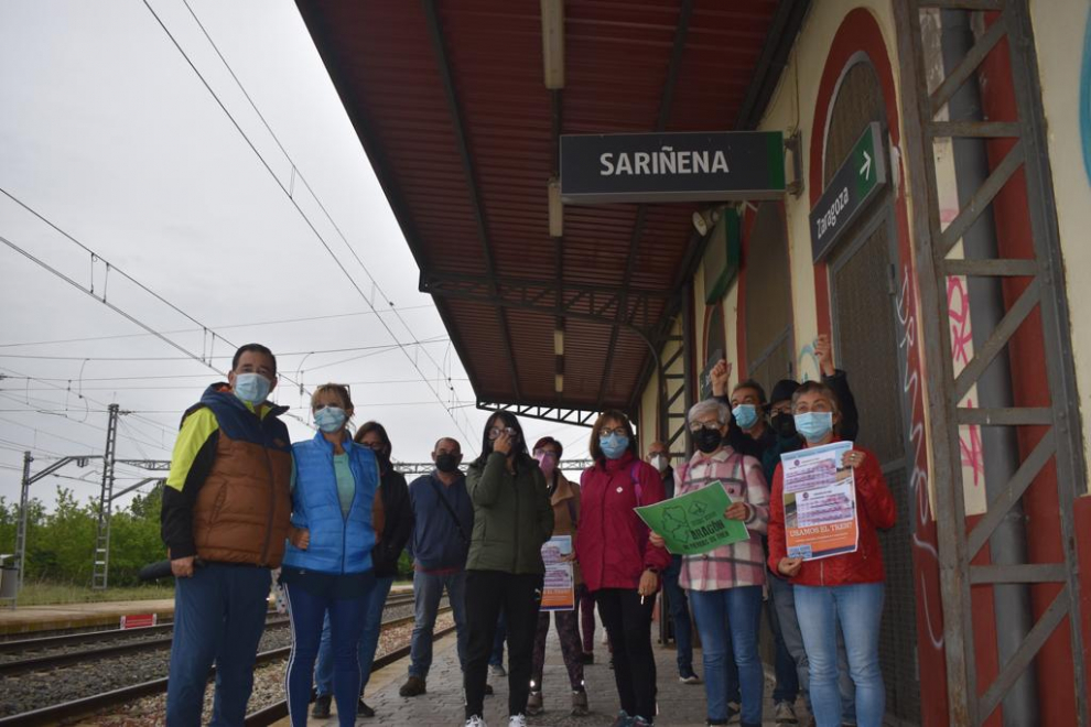 Concentración en la estación de tren de Sariñena
