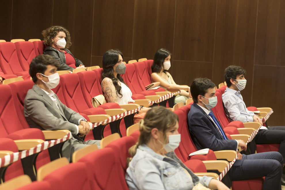 El Campus de Huesca ha celebrado este viernes la graduación de trescientos estudiantes